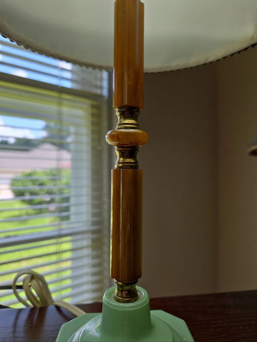 Antique Art Deco 1930's Bakelite And Jadeite Lampa